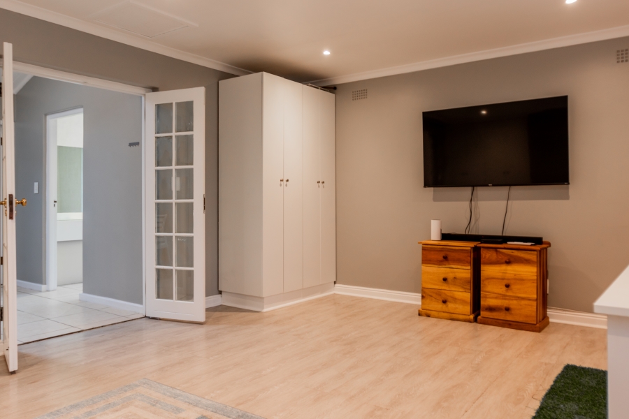 5 Bedroom Property for Sale in Milnerton Central Western Cape